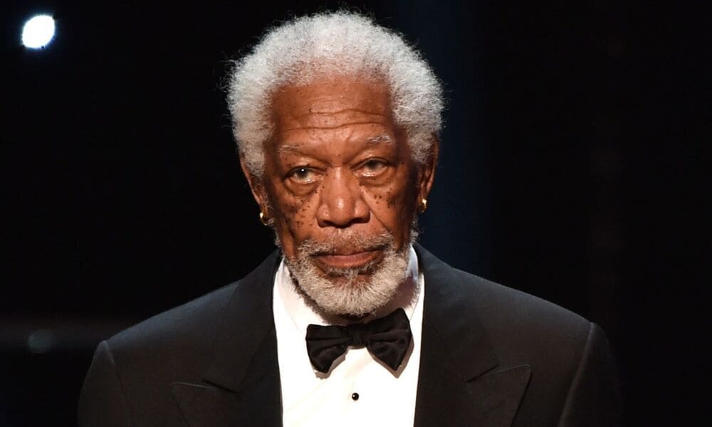 Morgan Freeman beffato dall'AI - La mia amica Zoe, donne in armi