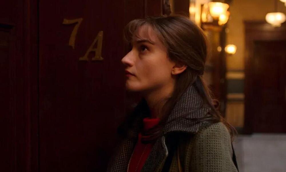 Julia Garner, Apartment 7A