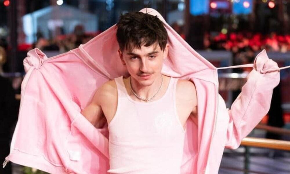 Timothée Chalamet in canotta sul red carpet di Berlino, su Almanacco Cinema