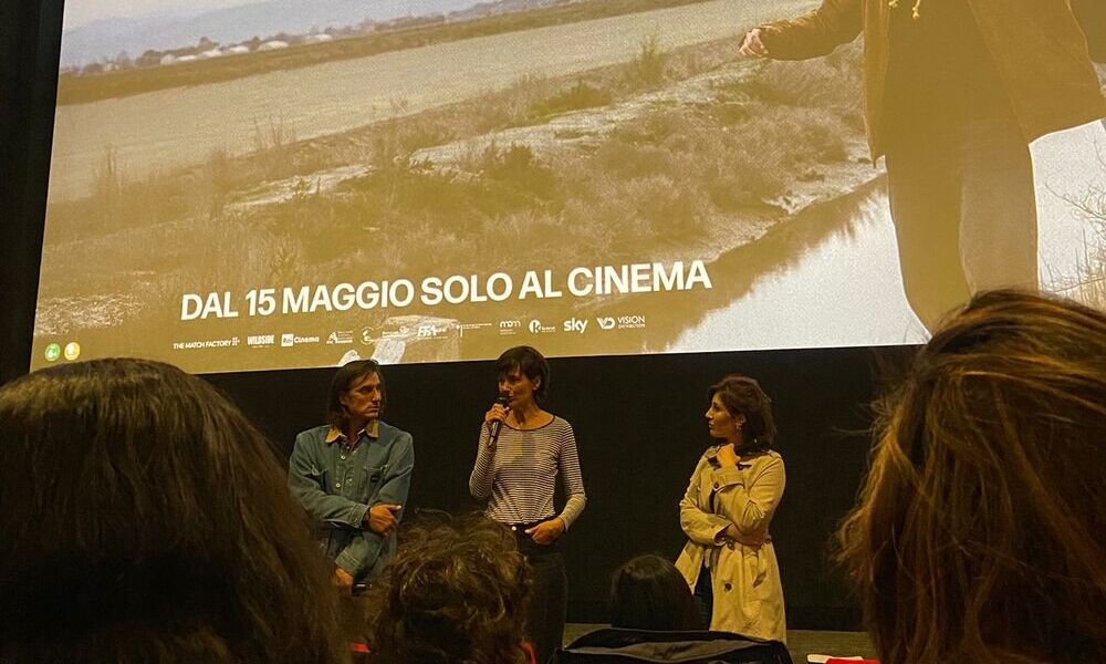 Alissa Jung e Luca Marinelli con intervistatrice al cinema Giulio Cesare di Roma