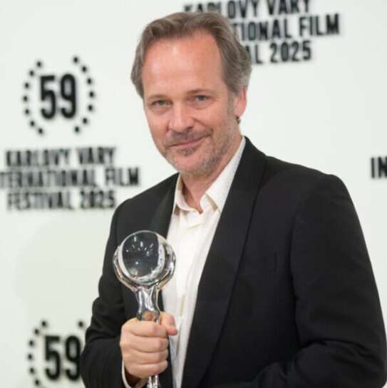 Peter Sarsgaard: un appello politico al KVIFF, la notizia su Almanacco Cinema