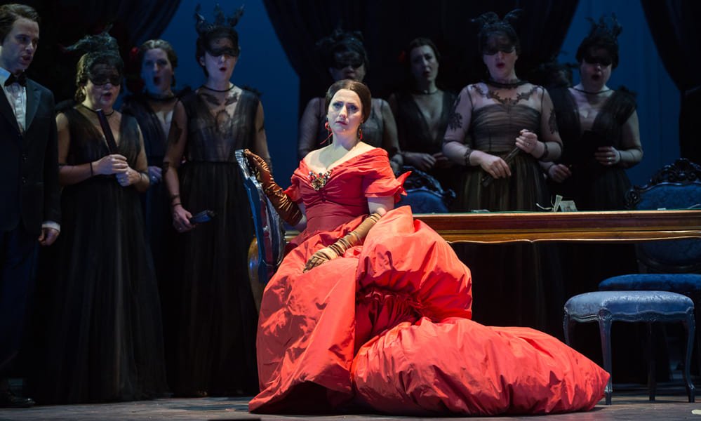 Valentino, i costumi per Violetta in La traviata