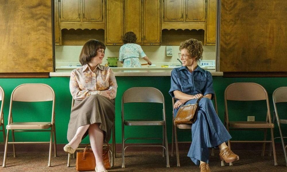Candy - Morte in Texas: una scena che vede insieme Candy e Betty