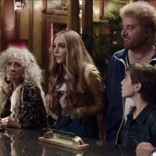 Poveri ma ricchi, recensione almanacco cinema